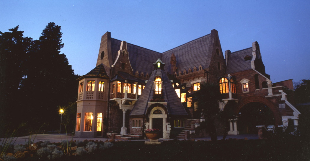 La Casina delle Civette, villino, Villa Torlonia Architetti: : Giuseppe Jappelli / Enrico Gennari / Venuto Venuti /Vincenzo Fasolo Artisti: Duilio Cambellotti / Paolo Paschetto / Umberto Bottazzi La Casina delle Civette, villino, Villa Torlonia Architetti: : Giuseppe Jappelli / Enrico Gennari / Venuto Venuti /Vincenzo Fasolo Artisti: Duilio Cambellotti / Paolo Paschetto / Umberto Bottazzi