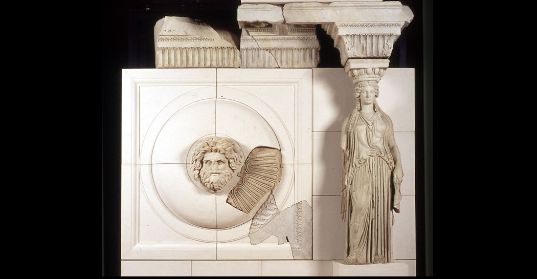 Divinità e figure mitiche del Foro di Augusto ricostruzione cariatide