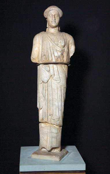 Statuetta femminile (kore)  